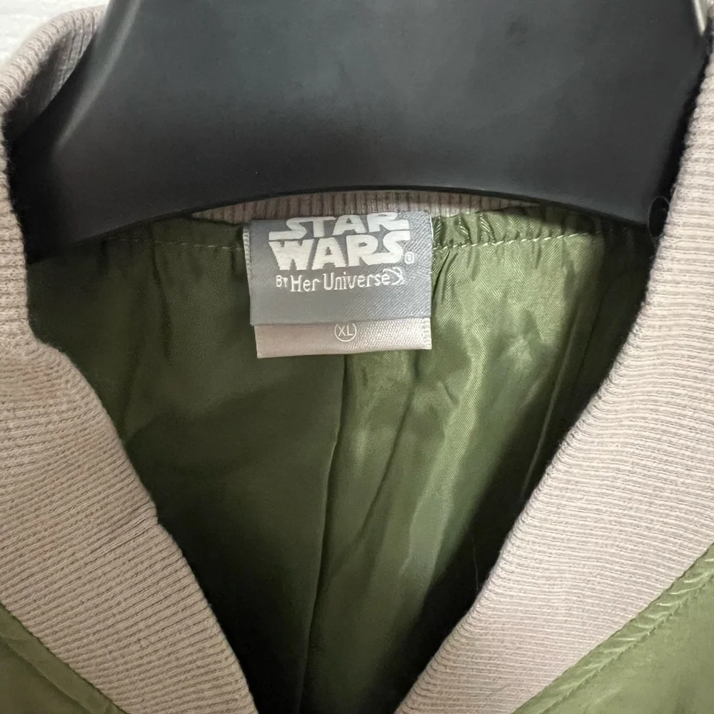 Her Universe Olive Green Boba Fett Star Wars Lightweight Bomber Jacket | Size XL - Picture 6 of 7